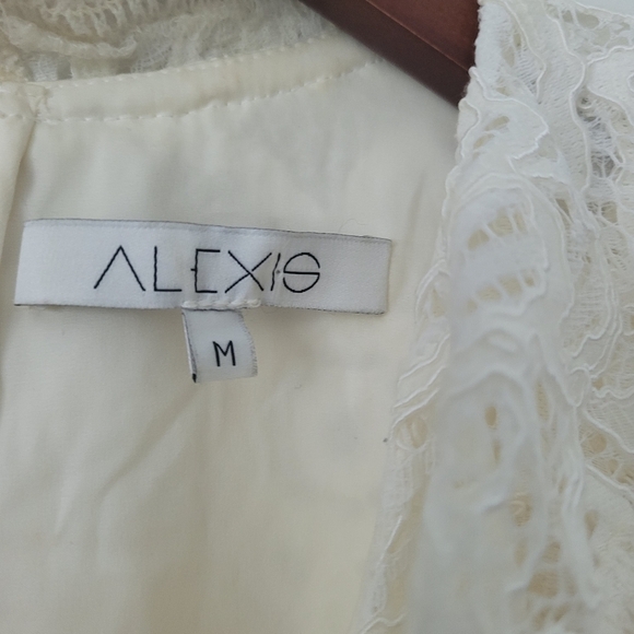 Alexis Waverly Lace Blouse Long Sleeve in Ivory Size Medium - Picture 15 of 16